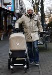 Amsterdam 15 januari 2009
Winston Gerschtanowitz  achter de kinderwagen met daarin Julian.
Peter Smulders bv