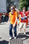 Basel 21 juni 2008
Nederland speelt in de kawrt finale op de ek tegen Rusland. In Basel lopen 150000 supporters van Nederland en maken er een feestje van. Winston Gerschtanowitz met zijn zwangere vriendin Renate Verbaan