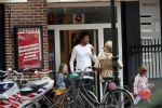 Hilversum 29 juni 2007
Xander de Buisonje Wendy v Dijk zoontje Sem en de moeder van Wendy v Dijk bij Mc Donalds in Hilversum.
