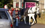 Laren 15 december 2007
Yolande Adriaansens met dochter in koets met kerstman in het centrum van Laren.