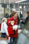 Laren 27 oktober 2007
De ex vriendin van Prins Willem Alexander Yolande Adriaansens bij de hockeyclub in Laren met haar dochter.