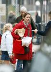 Laren 27 oktober 2007
De ex vriendin van Prins Willem Alexander Yolande Adriaansens bij de hockeyclub in Laren met haar dochter.