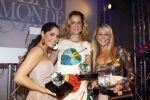 Amsterdam 11 oktober 2007
Beau monde awards in het amstel hotel. paulien Huizinga Yolanthe Cabau v Kasbergen en Chantal Janzen