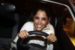 Amsterdam 15 januari 2008
Yolanthe Cabau v Kasbergen krijt smart auto voor haar goede doel.
