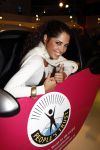Amsterdam 15 januari 2008
Yolanthe Cabau v Kasbergen krijt smart auto voor haar goede doel.