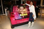 Amsterdam 15 januari 2008
Yolanthe Cabau v Kasbergen krijt smart auto voor haar goede doel.
Peter Smulders bv