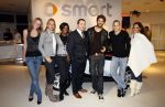 Amsterdam 15 januari 2008
Yolanthe Cabau v Kasbergen Johnny Heitinga Arie Boomsma Edsilia Rombley Floortje Dessing en Nicolette Kluiver krijgen smart voor hun goede doel.
