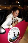 Amsterdam 15 januari 2008
Yolanthe Cabau v Kasbergen krijt smart auto voor haar goede doel.