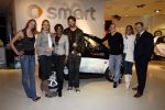 Amsterdam 15 januari 2008
Yolanthe Cabau v Kasbergen Johnny Heitinga Arie Boomsma Edsilia Rombley Floortje Dessing en Nicolette Kluiver krijgen smart voor hun goede doel.