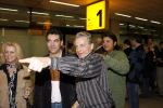 Schiphol 5 november 2006
hans Breukhoven arriveert op schiphol na reis naar de Mount Everest. Connie Constanza yordi (met zijn vrouw) Marvin Shanna en  Edwin(met vriendin) zijn daar.