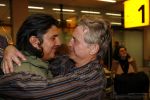 Schiphol 5 november 2006
hans Breukhoven arriveert op schiphol na reis naar de Mount Everest. Connie Constanza Yordi (met zijn vrouw) Marvin Shanna en  Edwin(met vriendin) zijn daar.