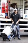 Rotterdam 17 augustus 2007
Yordi Breukhoven werkt bij drankgroothandel.
Hij bezorgt met zijn collega de drank bij horeca bedrijven