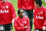 Amsterdam 10 mei 2009
Ajax-fc twente in de arena. De harde kern ajax supporters komt de eerste helft niet kijken en heeft spanddoeken opgehangen om te protesteren tegen het beleid bij ajax.. Hersi
Peter Smulders bv