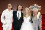 Kaatsheuvel 24 november 2007
Premiere Assepoester in de efteling. Zangeres Do v Hulst speelt de hoofdrol.
Do Zangeres
.Koen Crucke Andre Rieu en Loeki Knol