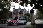 Nigtevecht 8 oktober 2007
Bij het landgoed Zwaanwijck waar Wendy v Dijk Jort Kelder en Georgina Verbaan wonen is een lijk gevonden. Politie doet onderzoek.