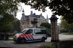Nigtevecht 8 oktober 2007
Bij het landgoed Zwaanwijck waar Wendy v Dijk Jort Kelder en Georgina Verbaan wonen is een lijk gevonden. Politie doet onderzoek.