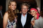 Naarden 1 april 2008
Het arsenaal van Jan en Monique des Bouvrie bestaat 15 jaar. Jan met 2 kleindochters