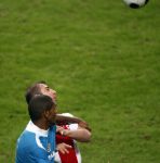 Amsterdam, 30 Januari 2008 Kompetitiewedstrijd AJAX-PSV, eindstand 0-2
Seizoen 2007/2008
Alcides in duel met Kennedy
