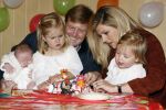 Den Haag 26 juni 2007
Fotomoment met Prins Willem Alexander Maxima Prinses Amalia Alexia en Ariane bij de koninklijke stallen. Prinses Alexia viert haar 2e verjaardag.