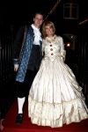 Amsterdam 21 december 2008
House warm party van Jan Smit en Yolanthe Cabau v Kasbergen. Iedereen is verkleed in kleding uit sprookjes. Alice Buys met vriend
Peter Smulders bv
