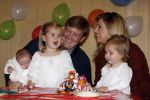 Den Haag 26 juni 2007
Fotomoment met Prins Willem Alexander Maxima Prinses Amalia Alexia en Ariane bij de koninklijke stallen. Prinses Alexia viert haar 2e verjaardag.