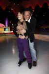 Amsterdam 9 december 2008
Opnames voor sterren kinderen dansen op het ijs. Andre v d Toorn met zijn zoon Floris
Peter Smulders bv