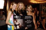 A msterdam 13 oktober 2008
Elite model van het jaar verkiezing in Jimmy Woo. Avna Visser is de uiteindelijke 
 winnares.  Avna met  Sofie Oosterwaal en Monique Sprong
Peter Smulders bv