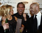 Amsterdam 11 december 2008
Openings en VIP avond van de Miljonairsfair in de Rai. Bas Smit met Pamela Anderson en Hans Klok
Peter Smulders bv
