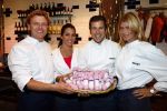 Amsterdam 4 oktober 2008
Estelle Gullit Winston Gerschtanowitz Bastiaan Ragas Quinty Trustfull en Anouk Smulders verkopen leverworst in roze verpakking bij de Hergo voor Pink Ribbon.
Peter Smulder s bv