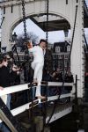 Amsterdam 10 december 2008
Beau v Erven Dorens springt in de Amstel van de mager brug ivm het uitkomen van zijn nieuwe boek. De Politie haalt hem uit het water.
Peter Smulders bv