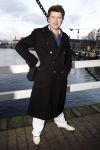 Amsterdam 10 december 2008
Beau v Erven Dorens springt in de Amstel van de mager brug ivm het uitkomen van zijn nieuwe boek. De Politie haalt hem uit het water.
Peter Smulders bv