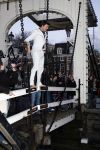 Amsterdam 10 december 2008
Beau v Erven Dorens springt in de Amstel van de mager brug ivm het uitkomen van zijn nieuwe boek. De Politie haalt hem uit het water.
Peter Smulders bv