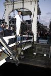 Amsterdam 10 december 2008
Beau v Erven Dorens springt in de Amstel van de mager brug ivm het uitkomen van zijn nieuwe boek. De Politie haalt hem uit het water.
Peter Smulders bv