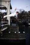 Amsterdam 10 december 2008
Beau v Erven Dorens springt in de Amstel van de mager brug ivm het uitkomen van zijn nieuwe boek. De Politie haalt hem uit het water.
Peter Smulders bv