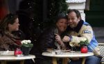 Amsterdam 8 januari 2007
Carlo Boszhard en Viola Holt met dochter op terras van pc hooftstraat.