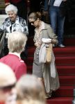 Amsterdam 5 juni 2008
Celine Dion haar man Rene en dochter vertrekken uit het Amstel Hotel om vanaf schiphol oost met een prive vliegtuig naar Denemarken te vliegen.
Celine nam alle tijd om de fans een handtekening te geven en om met ze op de foto te gaan.