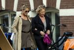 Amsterdam 13 oktober.
Chantal Janzen zwanger met haar moeder aan het winkelen.
Peter Smulders bv