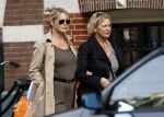 Amsterdam 13 oktober.
Chantal Janzen zwanger met haar moeder aan het winkelen.
Peter Smulders bv