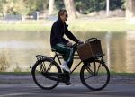 Amsterdam 11 oktober 2008
Chris Zegers op zijn bakfiets in het vondelpark.