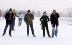 Biddinghuizen 23 december 2008
eerste dag van de film de hel van 63 op de schaatsbaan in Biddinghuizen met Henk Gemser Chris Zegers Cas Jansen en Chava voor in t Holt.
Peter Smulders bv