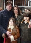 Amsterdam 12 april 2008
Daniel Boissevain met vrouw en kinderen bij de premiere van Morrison krijgt een zusje.