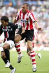 Eindhoven, 23 September 2007 Seizoen 2007/2008 Kompetitewedstrijd PSV-Feyenoord, eindstand 4-0
Danny Koevermans in duel met Giovanni v Bronckhorst