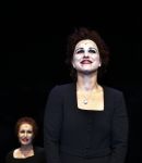 Den Haag 27 oktober 2008
Premiere Piaf en het koninklijk theater i Den Hag met Liesbeth List in de hoofdrol. Geert Hoes Daphne Flint Ara Halici Esther Roord Jan Elbertse Raymond Kurvers en Elaine Feijen
Peter Smulders bv