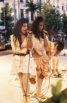 9 Mei 1987 Schiphol Oost Antwerpen Luchthaven, optreden in Antwerpen (Stage ) en optreden s'avonds in Haren ( Groningen ) een dag met de Dolly Dots On Tour met Angela Groothuizen Ria Brieffies Patty Zomer Esther Oosterbeek en Angela Kramers