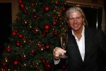 Amsterdam 12 december 2008
Dries Roelvink met champagne bij de kerstboom.
Peter Smulders bv