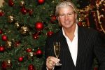 Amsterdam 12 december 2008
Dries Roelvink met champagne bij de kerstboom.
Peter Smulders bv
