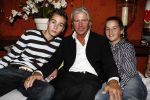 Eemnes 20 oktober 2008
Premiere i love Dries met in de hoofdrollen Dries Roelvink en Rene en Rikkie de Wit. De premiere was bij motel de witte bergen. Dries met zijn zoons
Peter Smulders bv