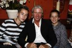 Eemnes 20 oktober 2008
Premiere i love Dries met in de hoofdrollen Dries Roelvink en Rene en Rikkie de Wit. De premiere was bij motel de witte bergen. Dries met zijn zoons
Peter Smulders bv