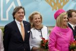 Makkum en Franeker30 april 2008
Koninginnedag 2008 met Koningin Beatrix Prins Willem Alexander Friso Constantijn Maurits Floris Pieter Christiaan Pieter v Vollenhoven en de prinsessen Maxima Laurentien Mabel Aimee Anita Margriet en Marilene. Ed Nijpels
Peter Smulders bv