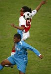 Amsterdam, 30 Januari 2008 Kompetitiewedstrijd AJAX-PSV, eindstand 0-2
Seizoen 2007/2008
Edgar Davids in duel met Jefferson Farfan